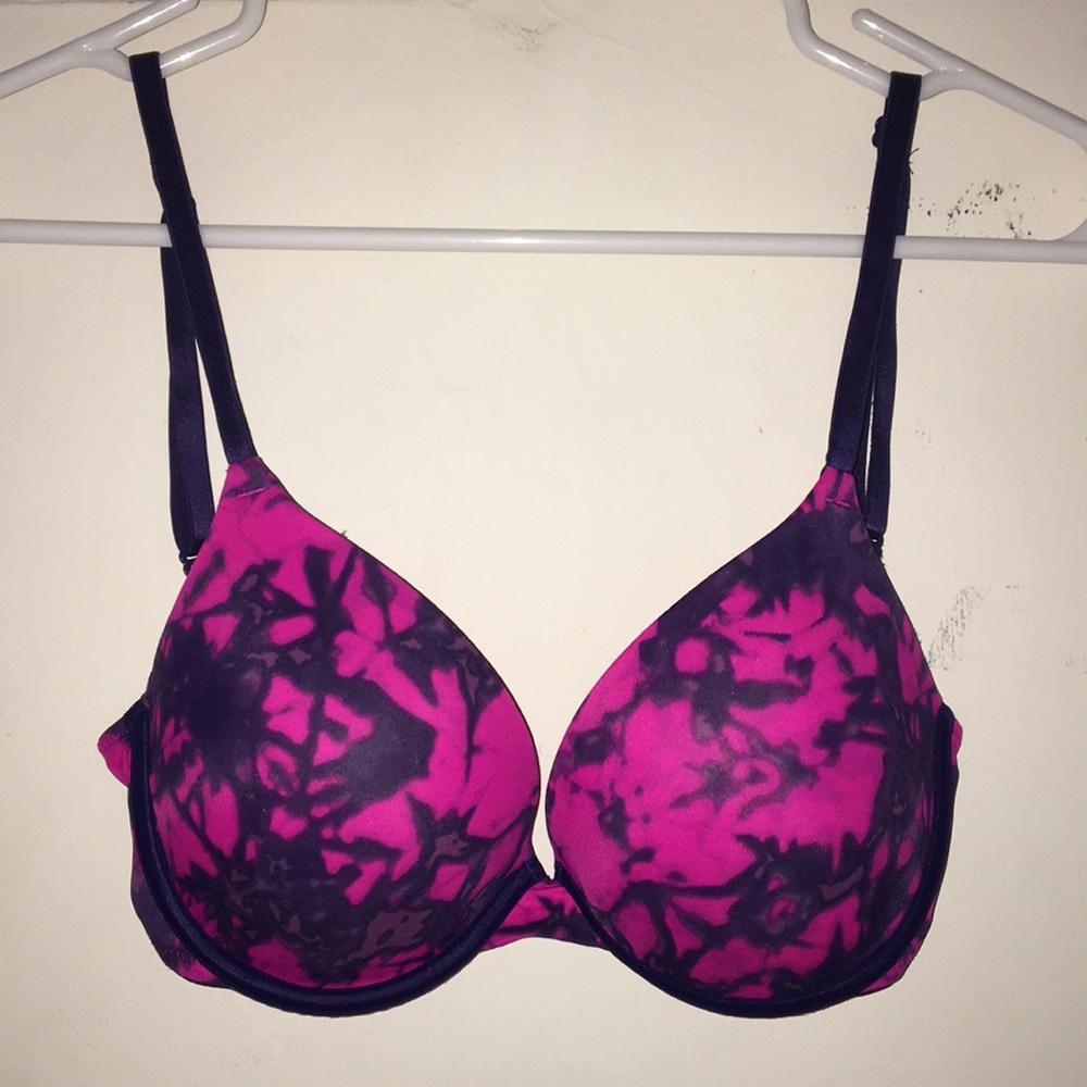 Victoria’s Secret Pink bra